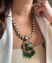 Pearl necklaces in Dubai