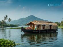 image of a house boat