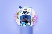 Infused with a unique blend of tropical notes, this fabric softener leaves your clothes lightly perfumed with a fresh, fruity-floral aroma. It’s uplifting, elegant, and designed to linger from morning until night.