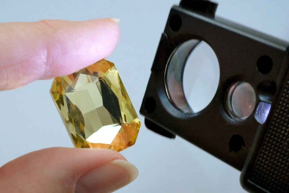 Raman Spectrometer For Gem Application in India