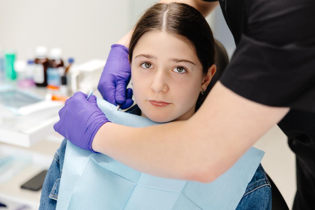plantation dentist treating patient