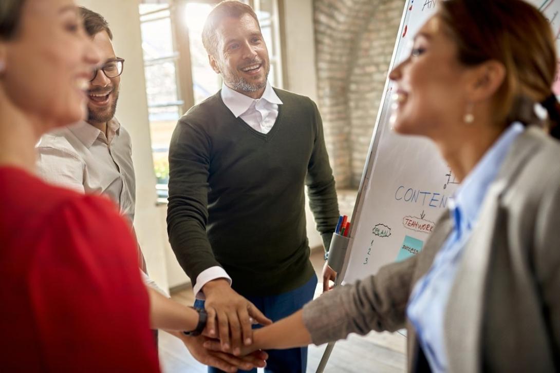 Charleston Wrap pairs a professional retail-quality online store with curated catalogs, giving groups access to over 2,500 premium products across categories like gift wrap, tote bags, kitchenware, candles, home décor, and spa items.